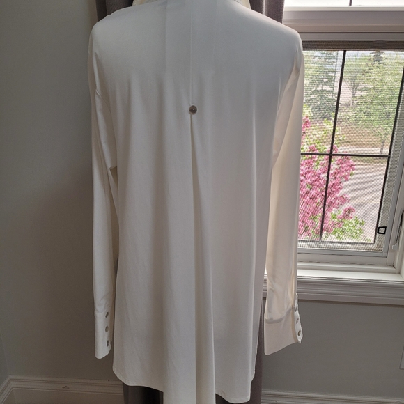 Beautiful Button Down Shirt Size Medium - Picture 5 of 15